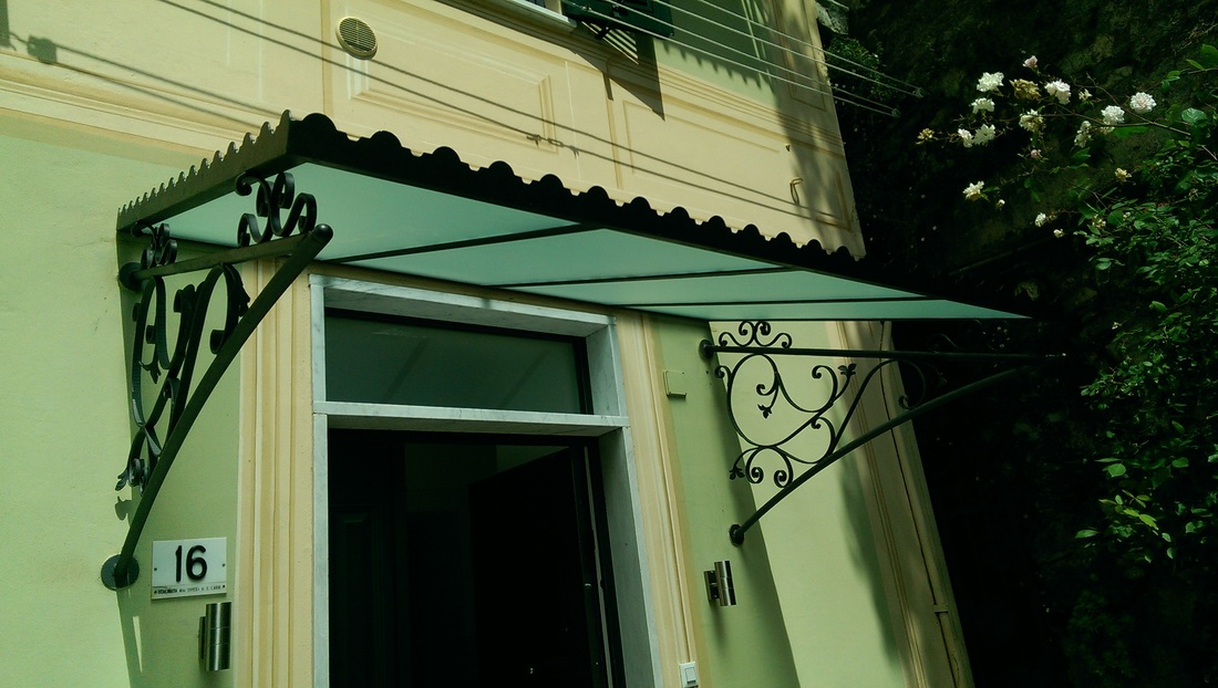 pensilina o tettoia in vetro e ferro battuto