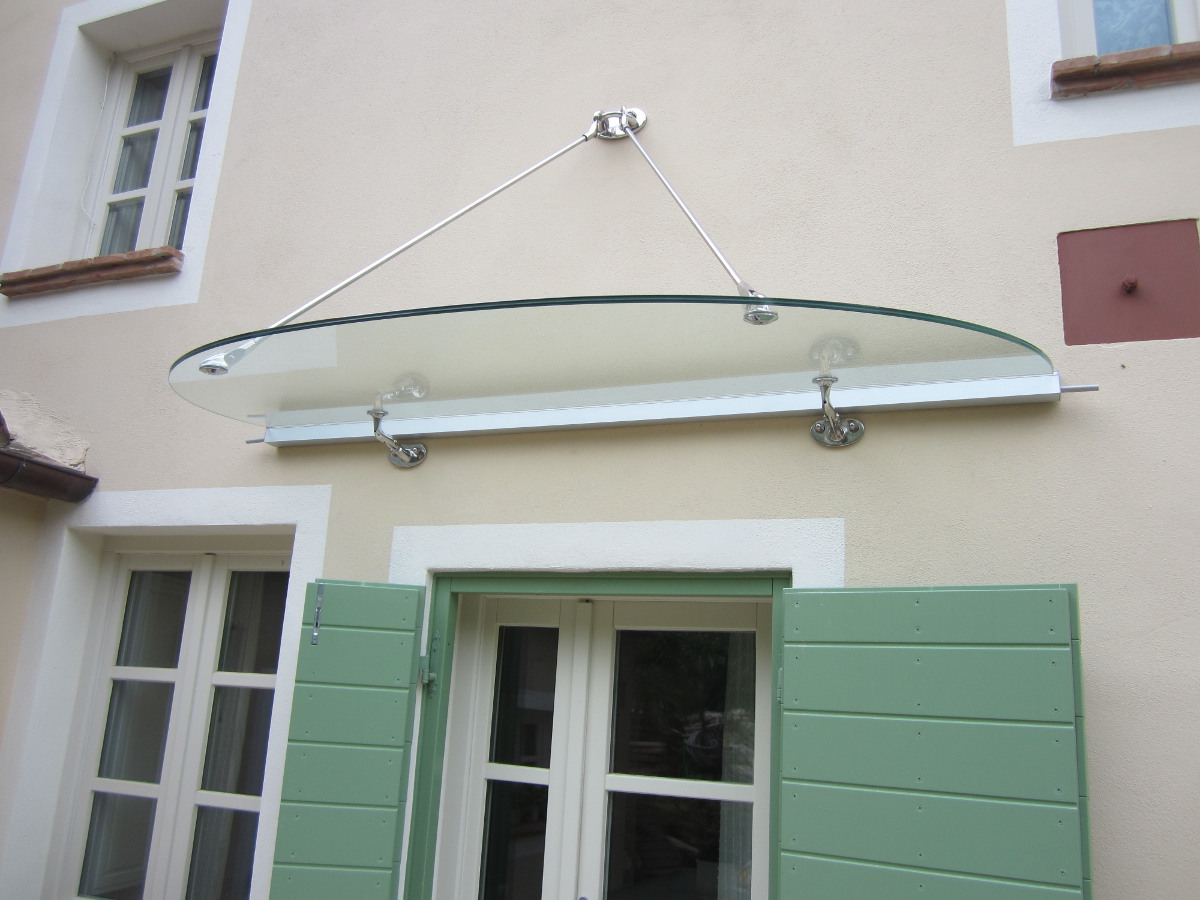 pensilina sospesa con tiranti in acciaio