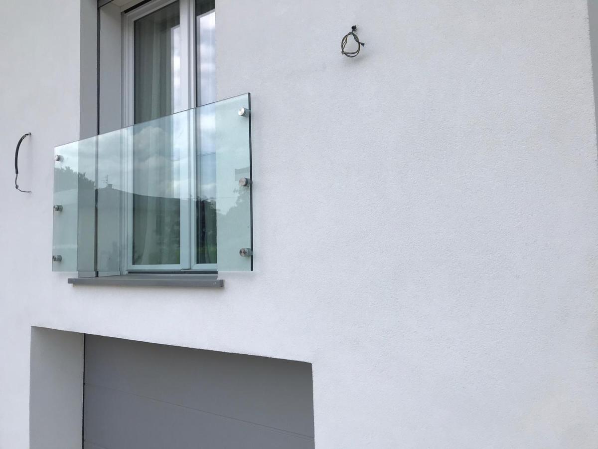 parapetto in vetro per portafinestra senza balcone