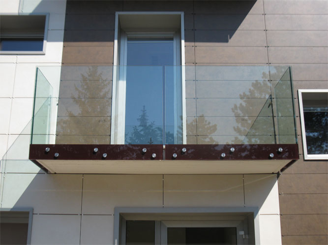 parapetto di un balcone trasparente