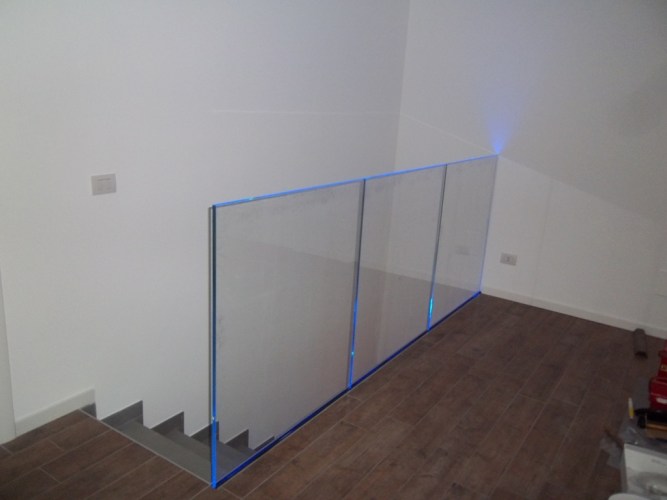 parapetto in vetro con LED