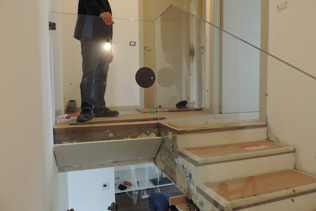 posare un parapetto in vetro