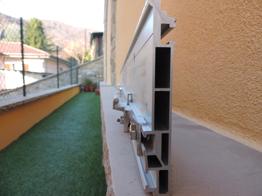 profilo a muro di sostegno per la tettoia a sbalzo in vetro