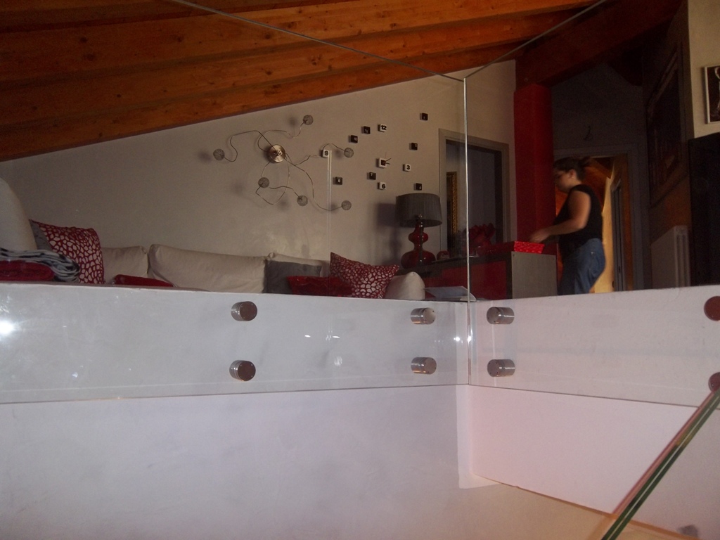 balcone in vetro per sottotetto