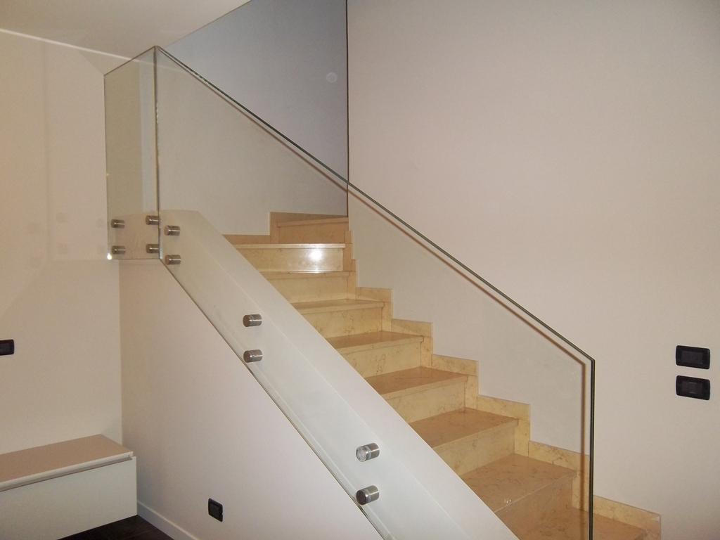 parapetto per scale in vetro