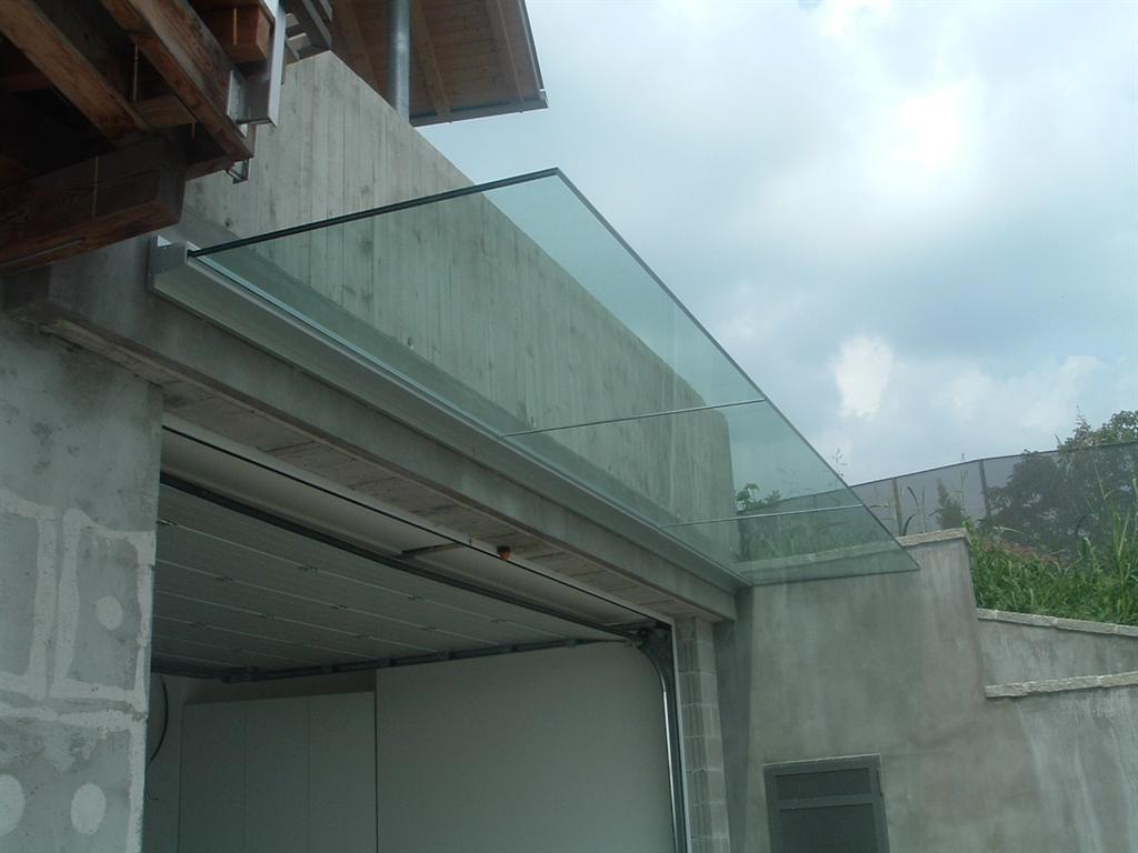 pensilina in vetro per garage