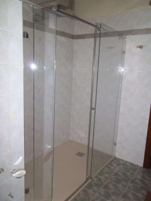 BOX DOCCIA CON PORTA SCORREVOLE IN SOSTITUIZONE VASCA CON ALTEZZA ALLE GRECHE