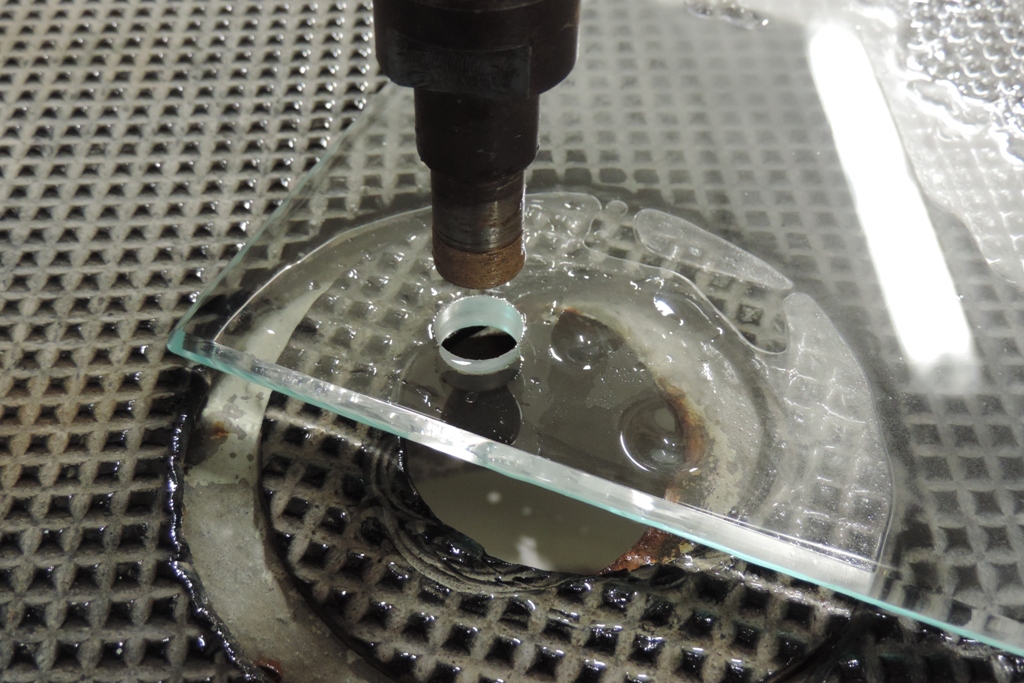 foro nel vetro già molato prima della tempera