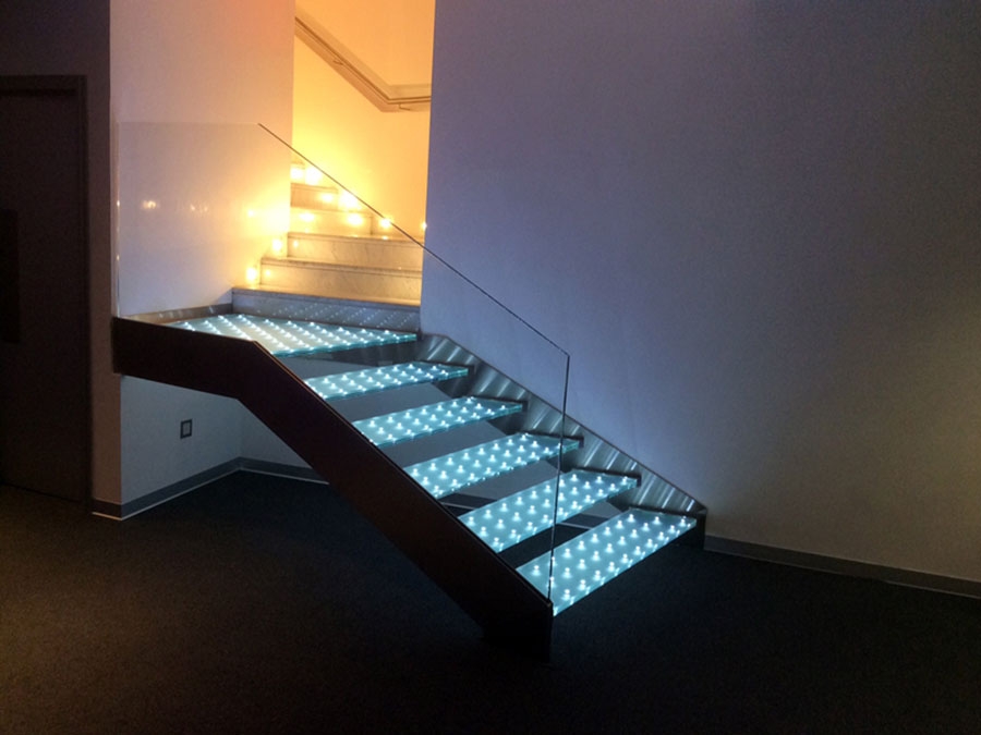 gradini illuminati con il led
