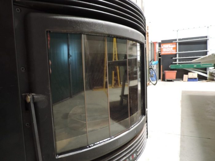 riparato vetro curvo con strisce di vetro ceramico