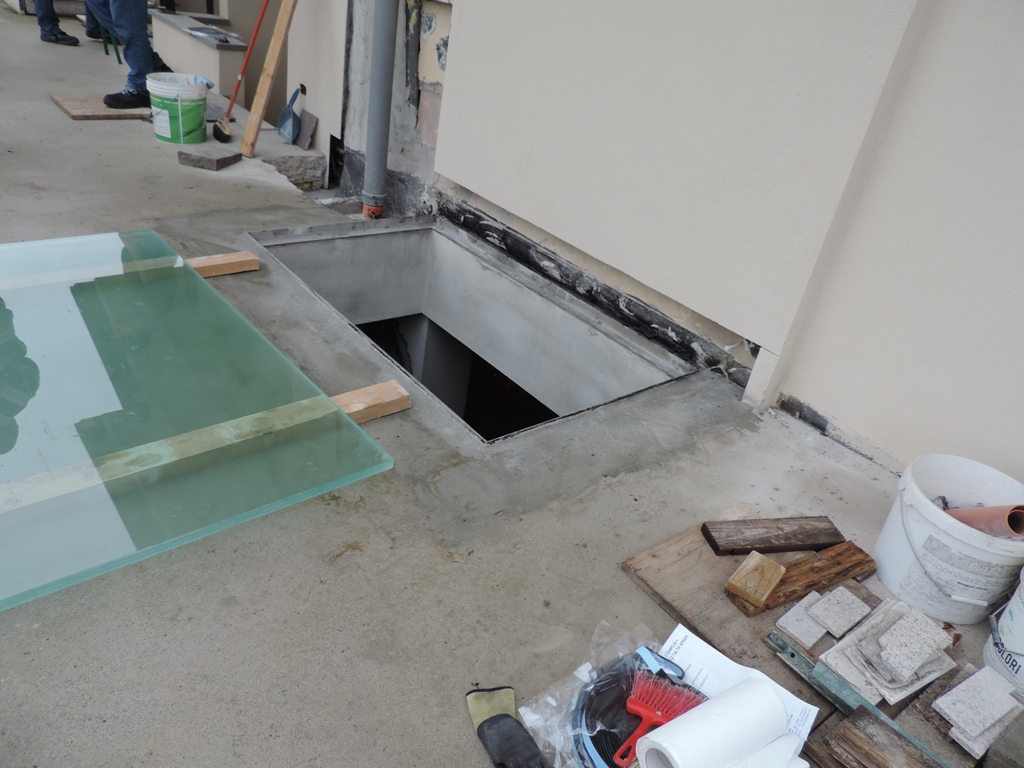 opera muraria del falso in acciaio murato