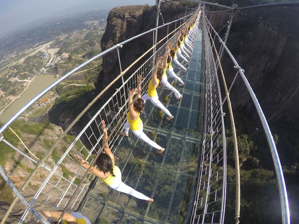 ponte di vetro calpestabile in cina