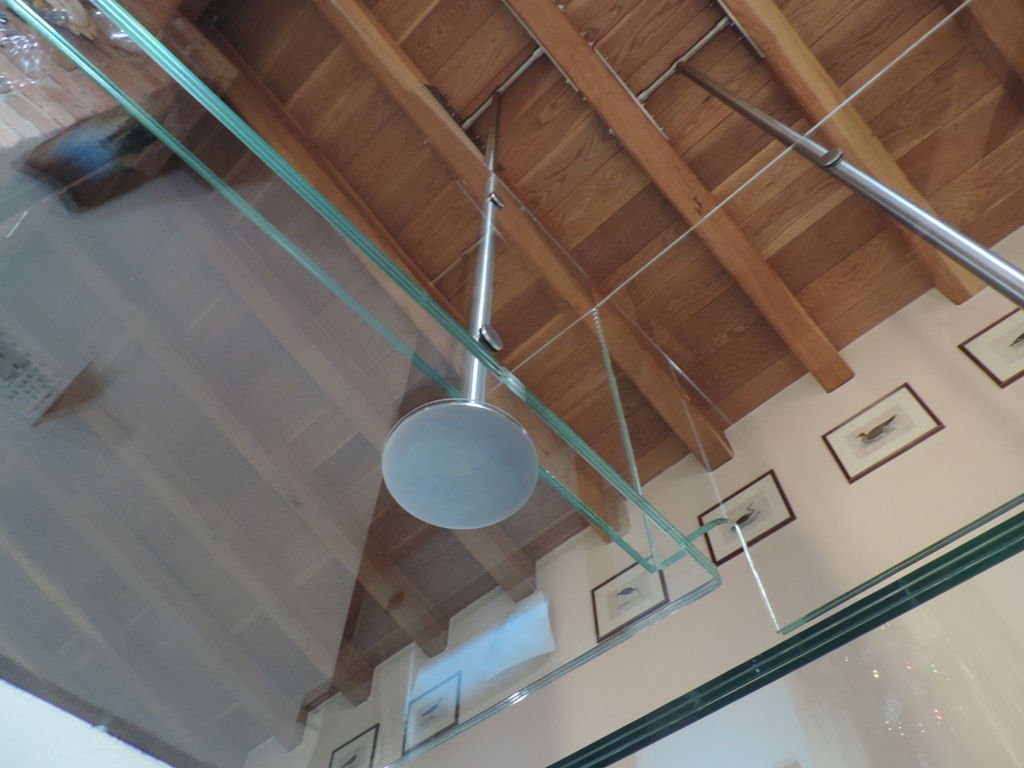 fissaggio al tetto della pensilina in vetro