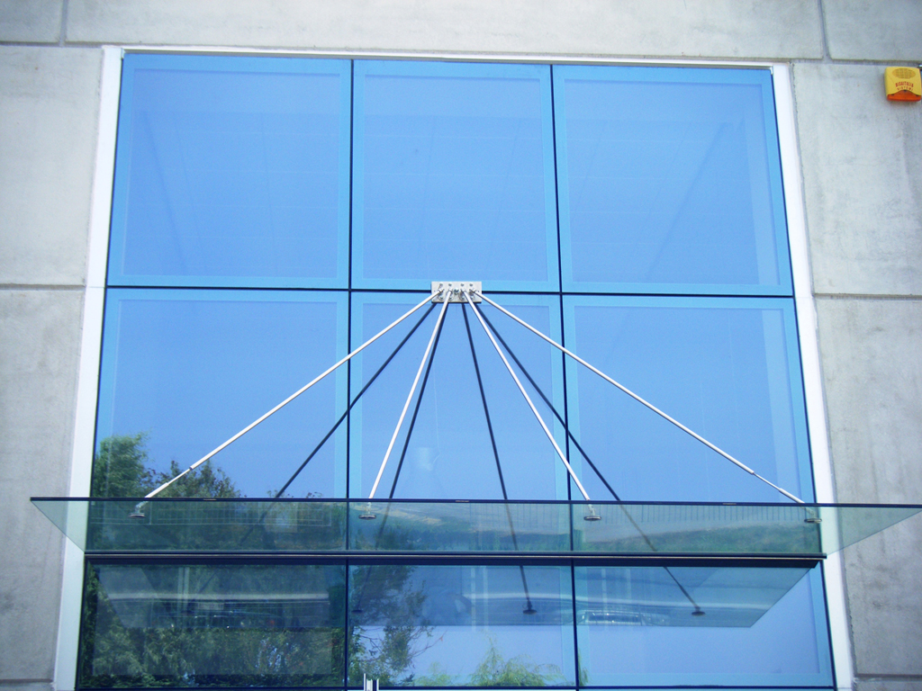 tettoia con tiranti di acciaio