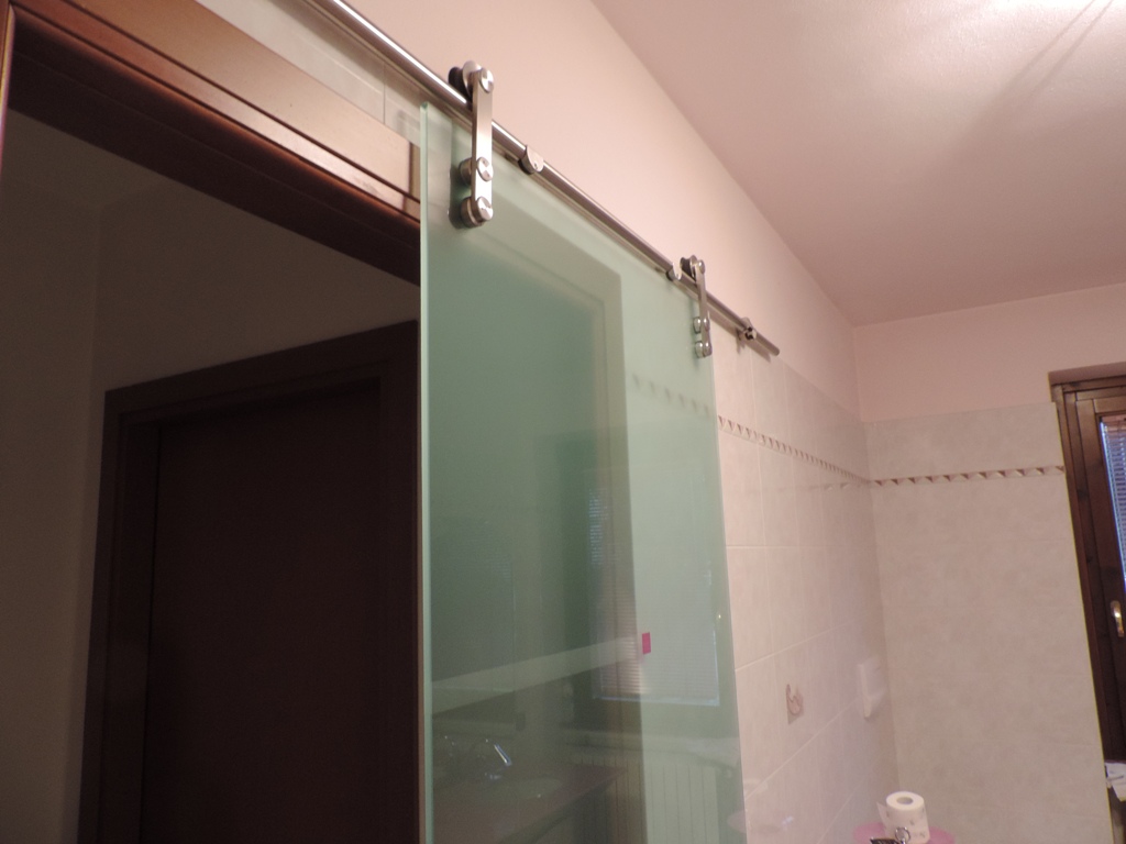 porta scorrevole in vetro satinato