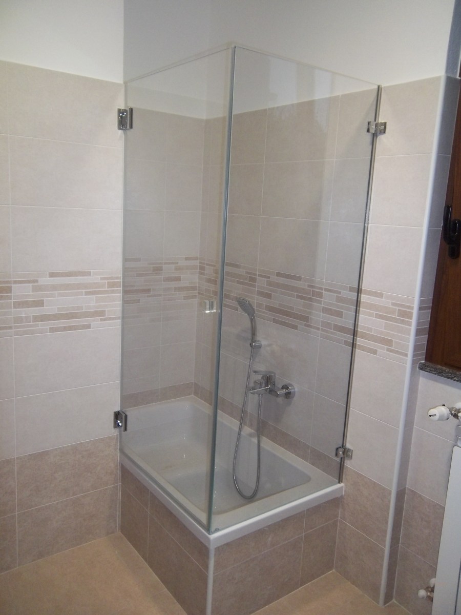 box doccia sopravasca in nicchia