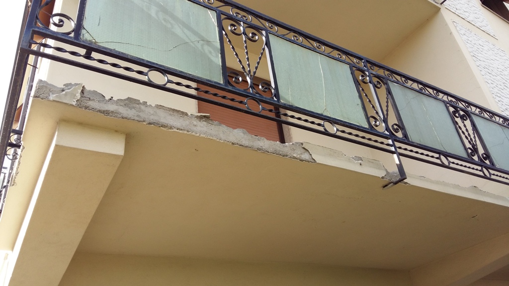 cambiare la ringhiera in ferro con alluminio e vetro