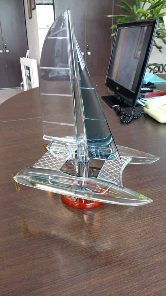 catamarano in vetro