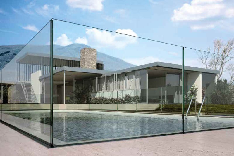 ringhiera in vetro per protezione piscina