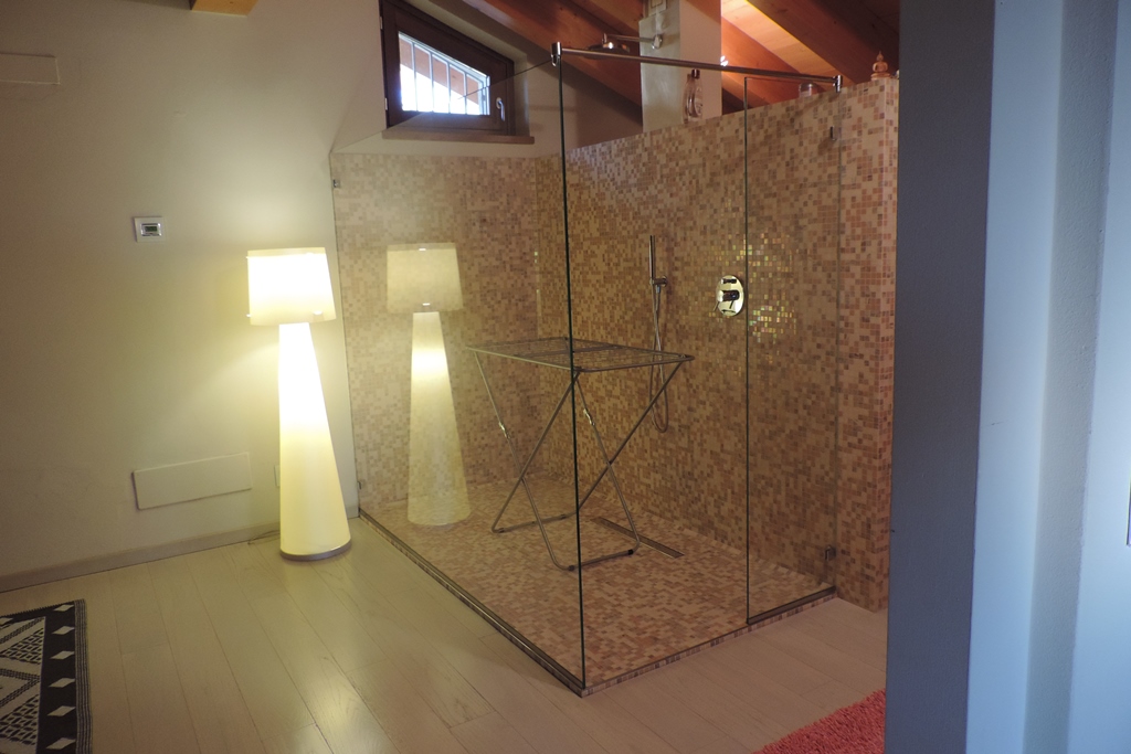 box doccia senza porta solo vetro fisso per stendere la biancheria