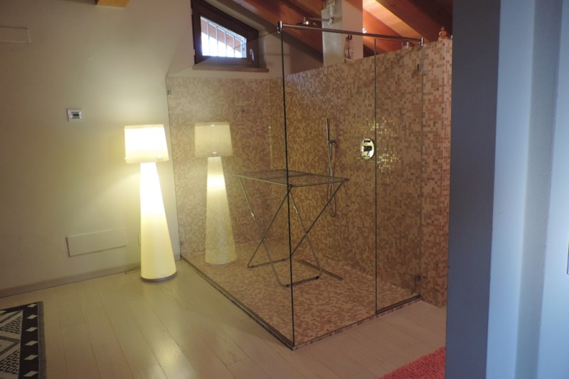 box doccia senza porta solo vetro fisso per stendere la biancheria