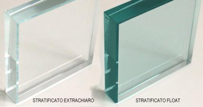 vetro extrachiaro confrontato con un vetro normale
