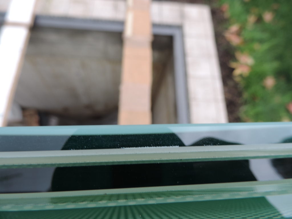 vetro stratificato da 27 mm composto da 3 vetri di 8 mm temperati e fogli di polivinile da 1,52