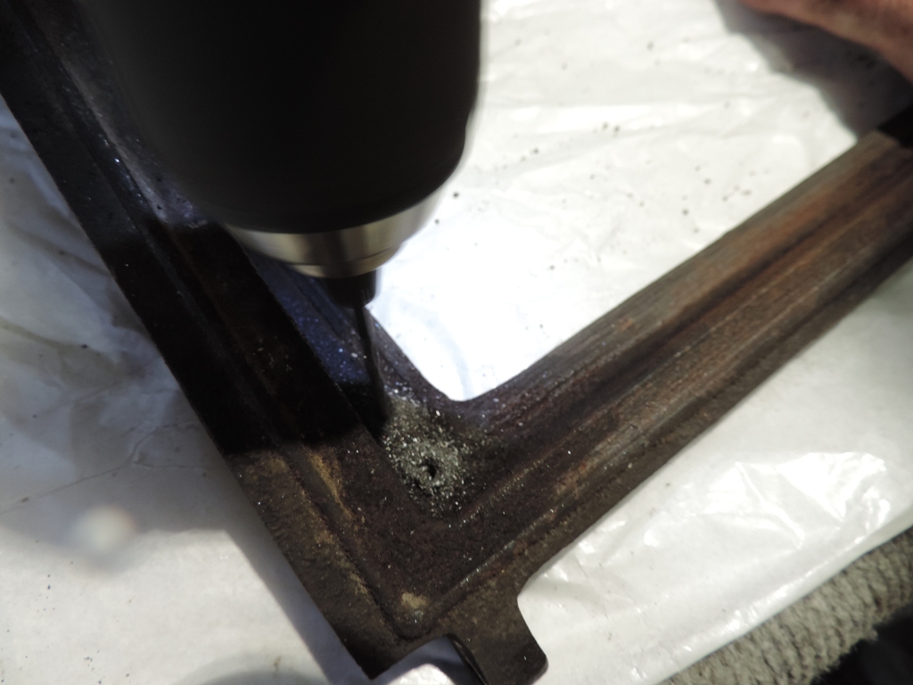 nuovi fori nello sportellino eseguiti