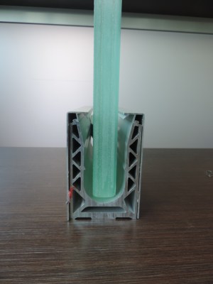 profilo di fissaggio dei parapetti in vetro sui balconi