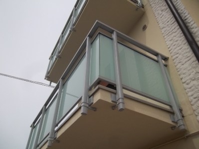 ringhiera in alluminio vetro 