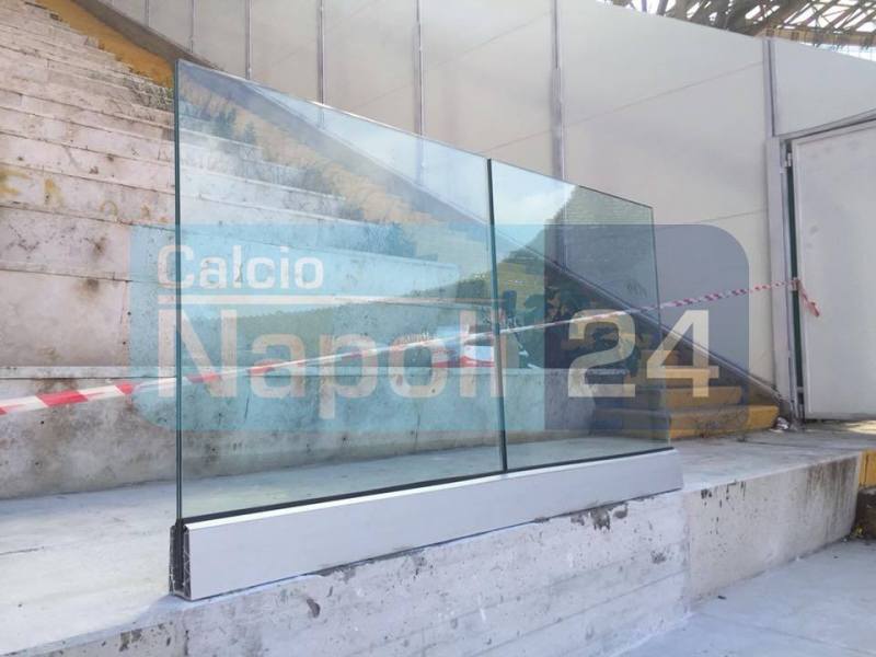 campionatura paratpetto in vetro stadio  Napoli
