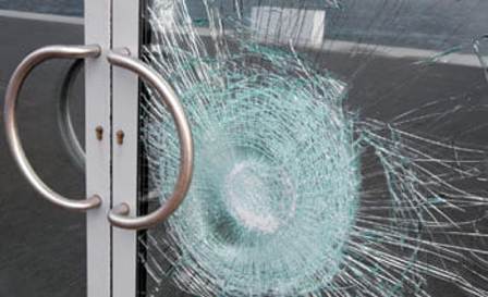 sostituzione dei vetri rotti