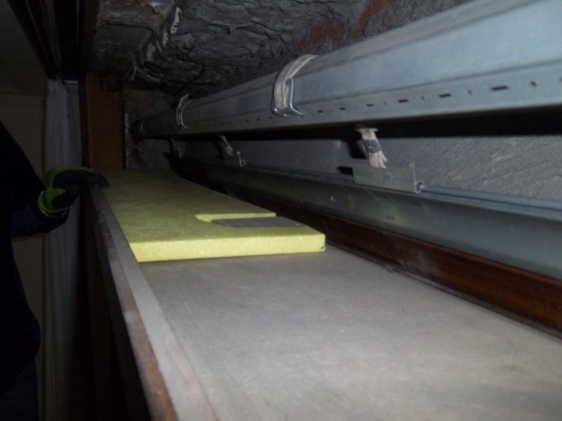 posa di isolante nel cassonetto