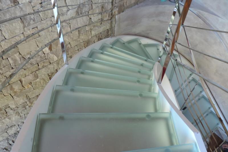 scalini e gradini in vetro