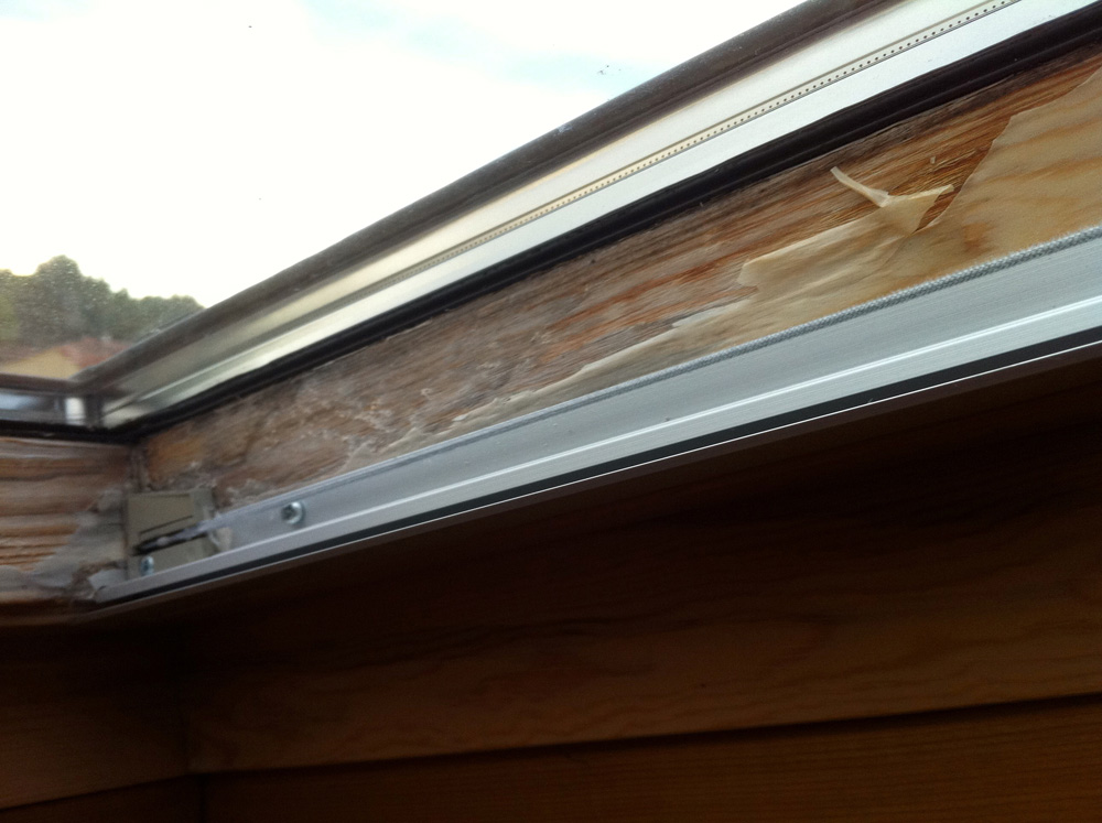 TELAIO IN LEGNO FINESTRA VELUX CON TELAIO ROVINATO 