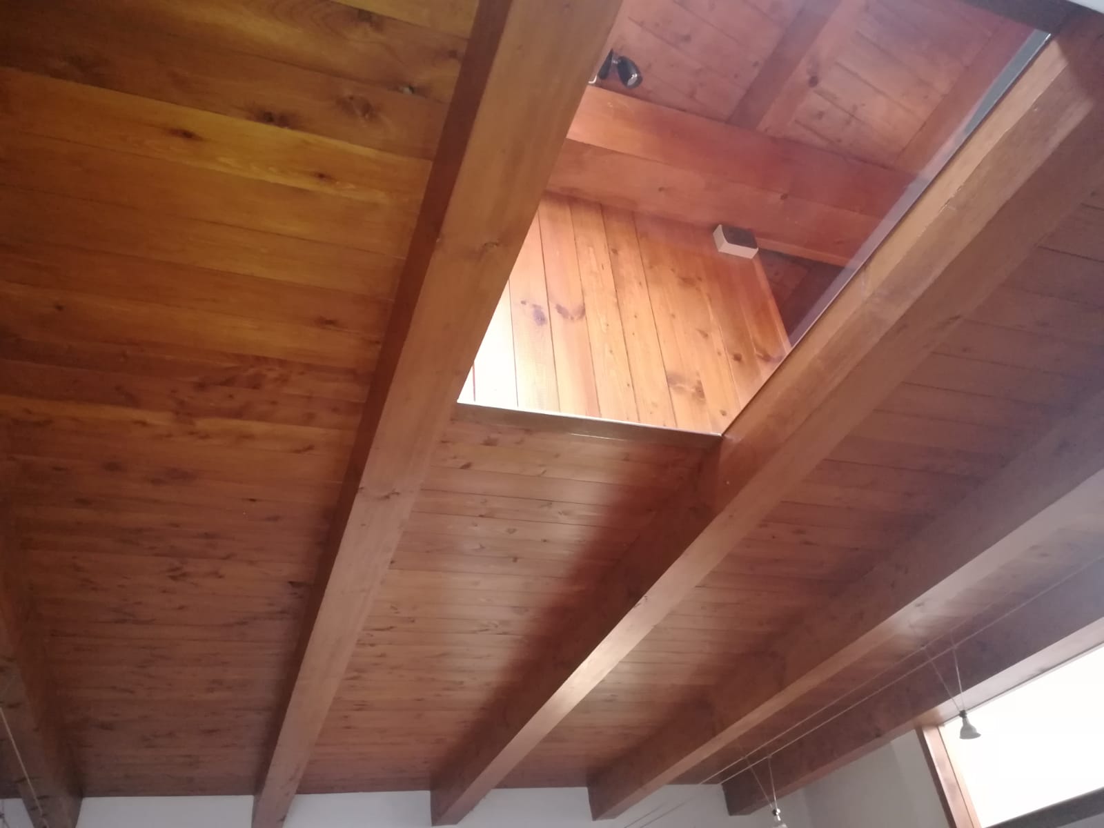 vetro calpestabile in un soffitto