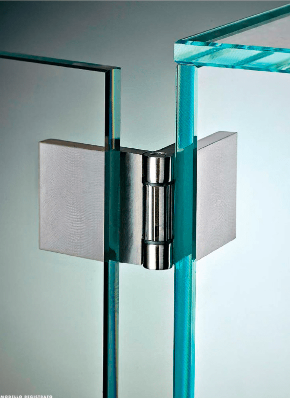 cerniera incollata uv su vetro