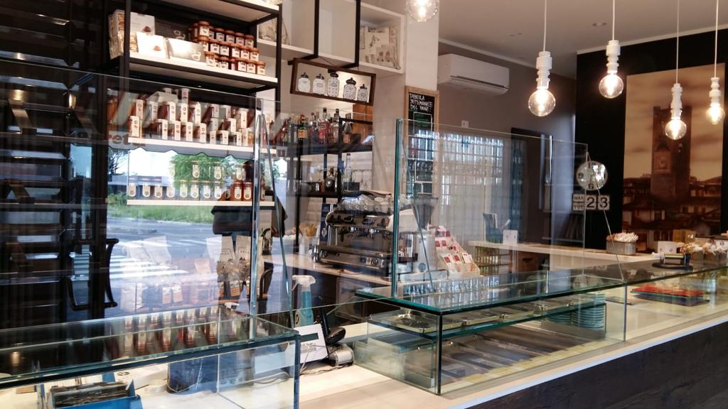 parafiato in cristallo extrachiaro incollato UV in panetteria