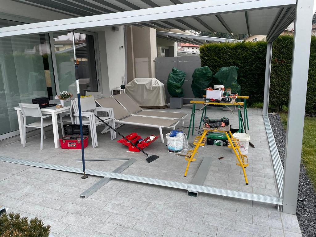 posa delle guide per le vetrate scorrevoli vepa