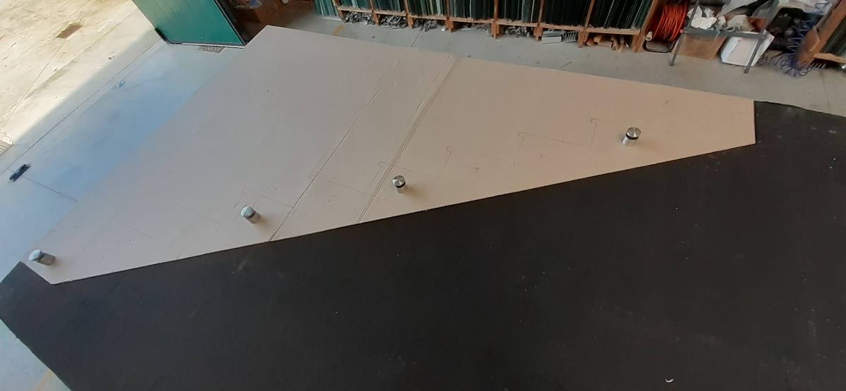 dima per il vetro del parapetto della scala da chiudere